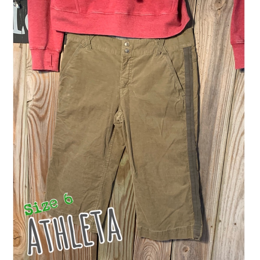 Adorable super soft Athleta Crop striped Cropped